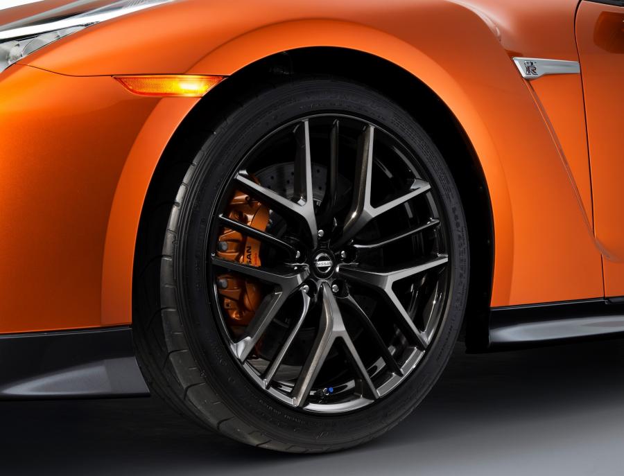 Колеса Nissan GT-R 2016 года  (US) (фото 29 из 57)
